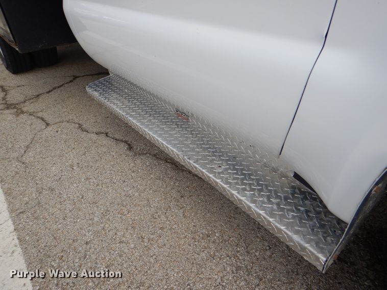 image for item DG4966 2006 Ford F350 Super Duty flatbed pickup truck