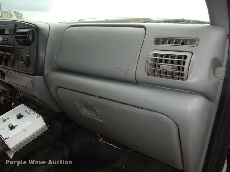 image for item DG4966 2006 Ford F350 Super Duty flatbed pickup truck