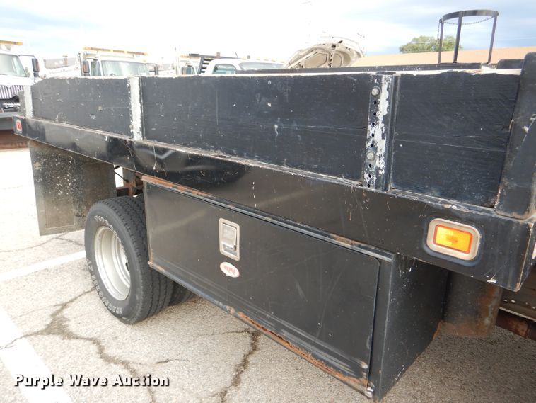 image for item DG4966 2006 Ford F350 Super Duty flatbed pickup truck