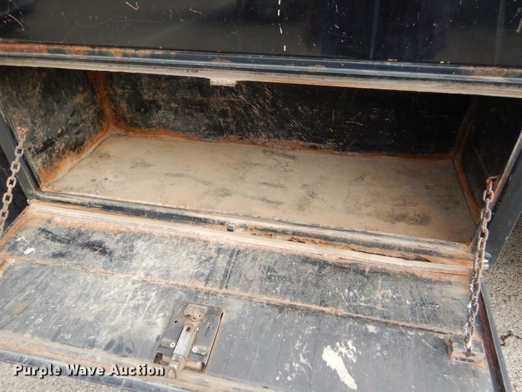 image for item DG4966 2006 Ford F350 Super Duty flatbed pickup truck