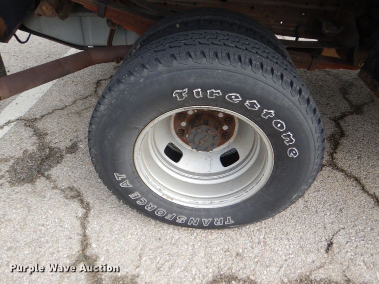 image for item DG4966 2006 Ford F350 Super Duty flatbed pickup truck