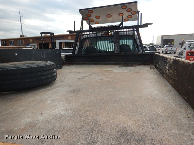 image for item DG4966 2006 Ford F350 Super Duty flatbed pickup truck