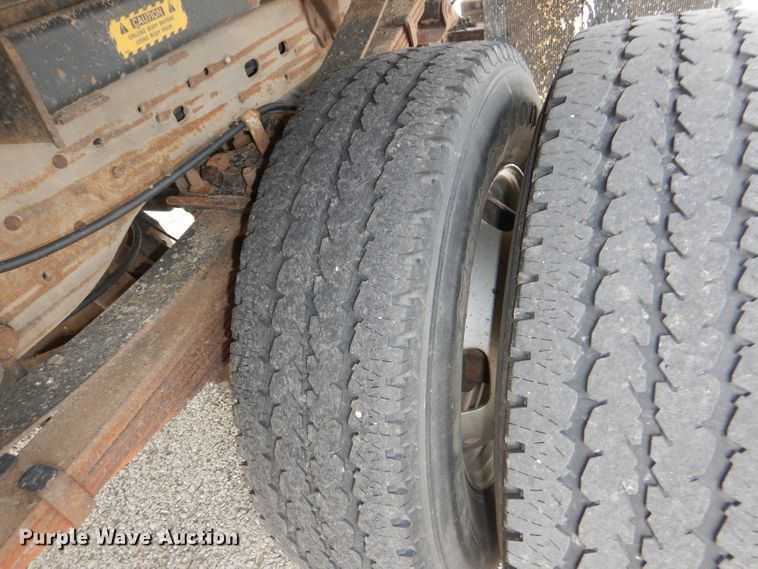 image for item DG4966 2006 Ford F350 Super Duty flatbed pickup truck