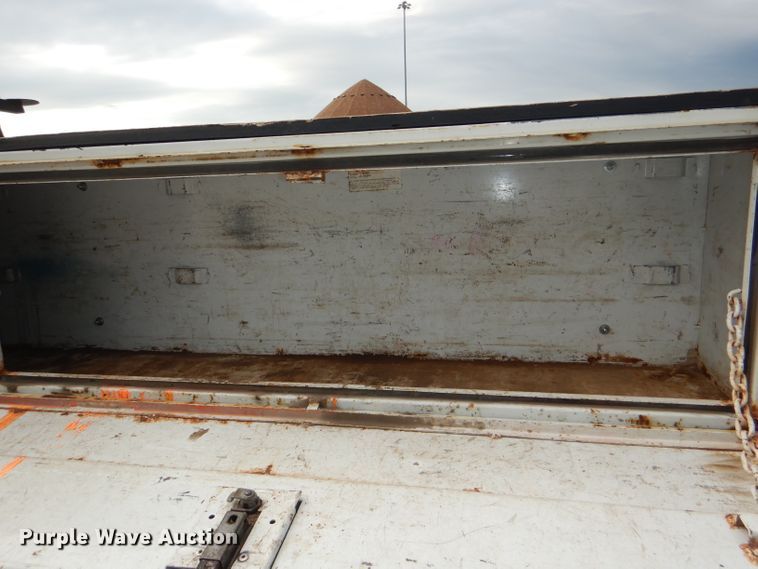 image for item DG4966 2006 Ford F350 Super Duty flatbed pickup truck