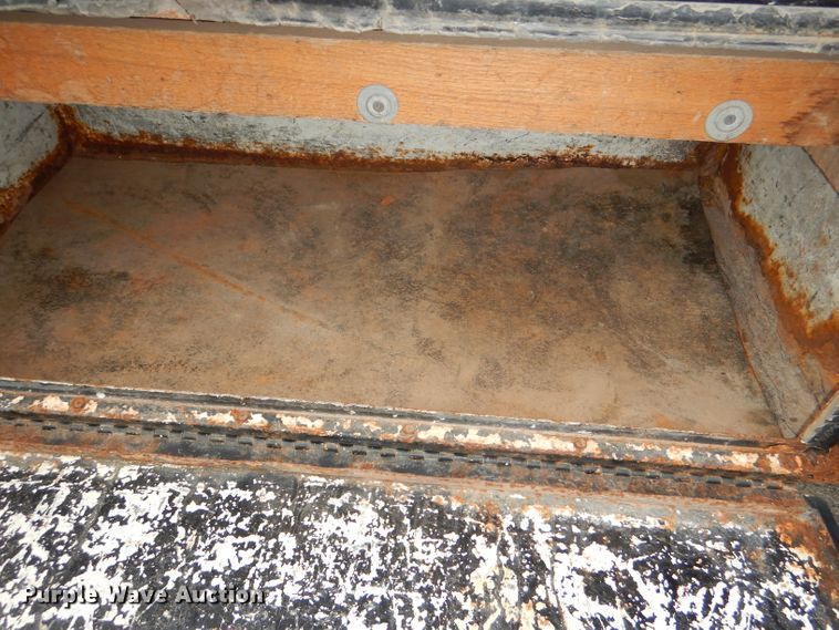 image for item DG4966 2006 Ford F350 Super Duty flatbed pickup truck