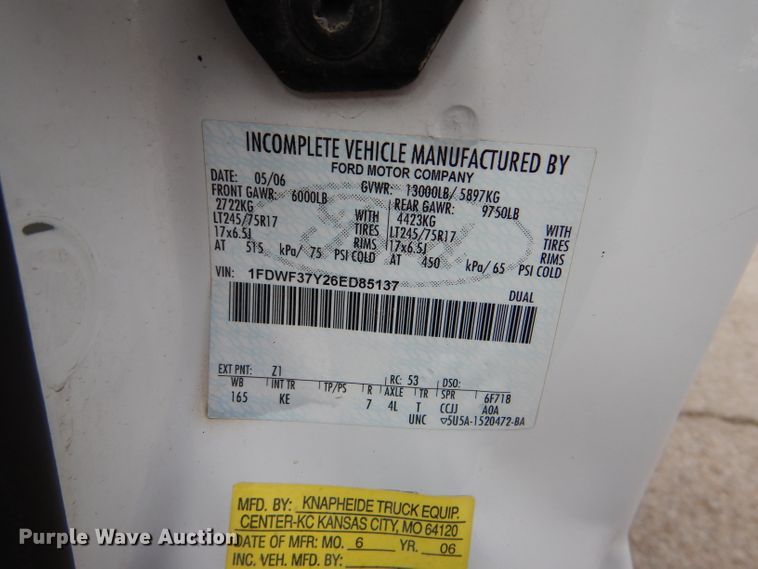 image for item DG4966 2006 Ford F350 Super Duty flatbed pickup truck