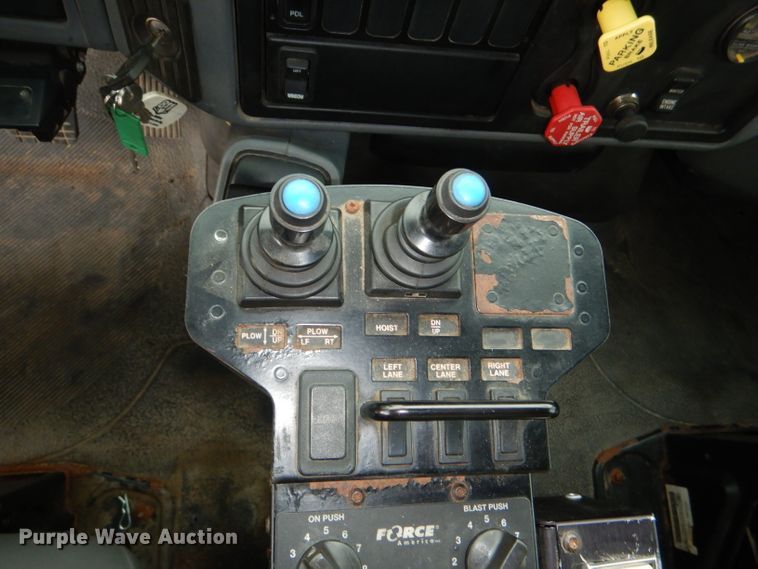 image for item DG4970 2007 International 7400 dump truck