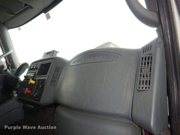 image for item DG4970 2007 International 7400 dump truck