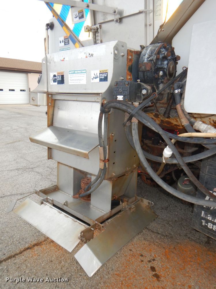 image for item DG4970 2007 International 7400 dump truck