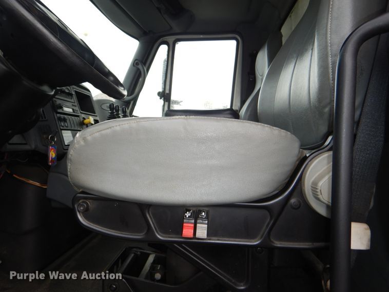 image for item DG4972 2007 International 7400 dump truck