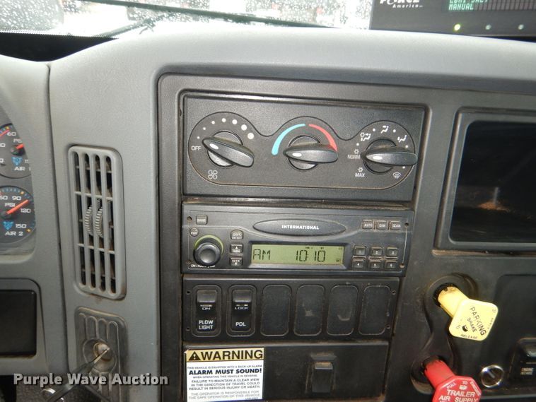 image for item DG4972 2007 International 7400 dump truck