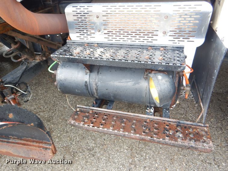 image for item DG4972 2007 International 7400 dump truck