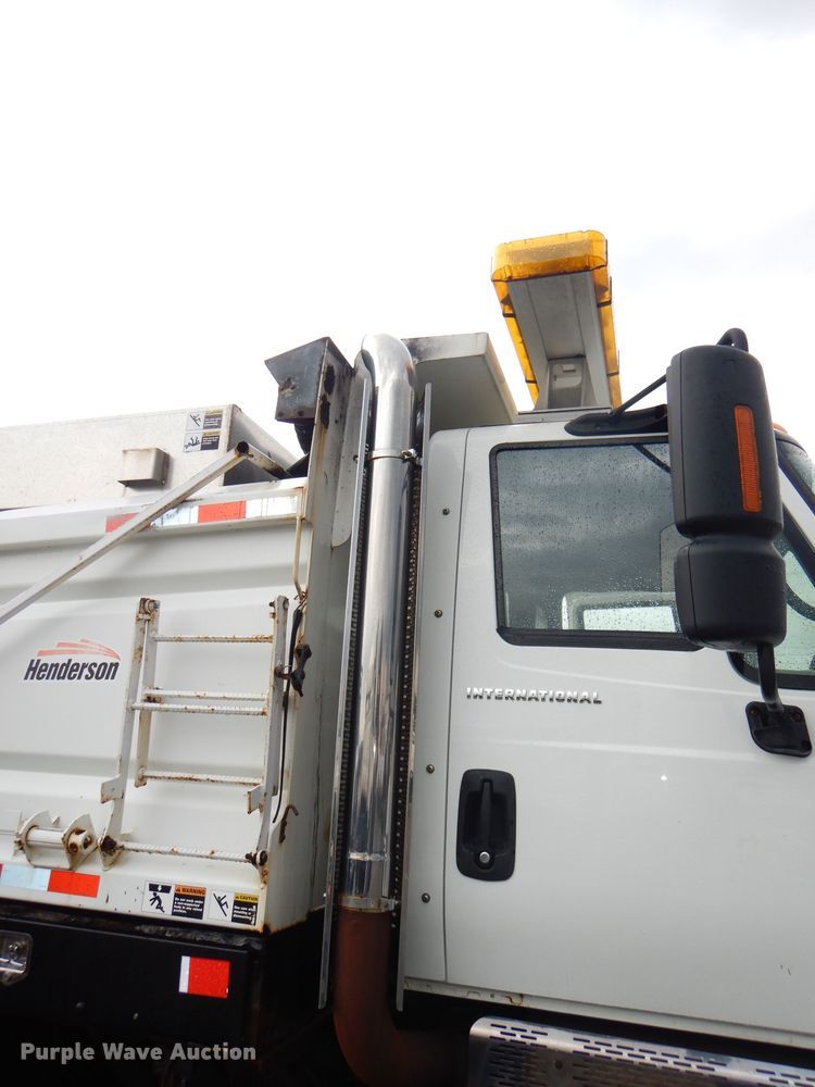 image for item DG4972 2007 International 7400 dump truck