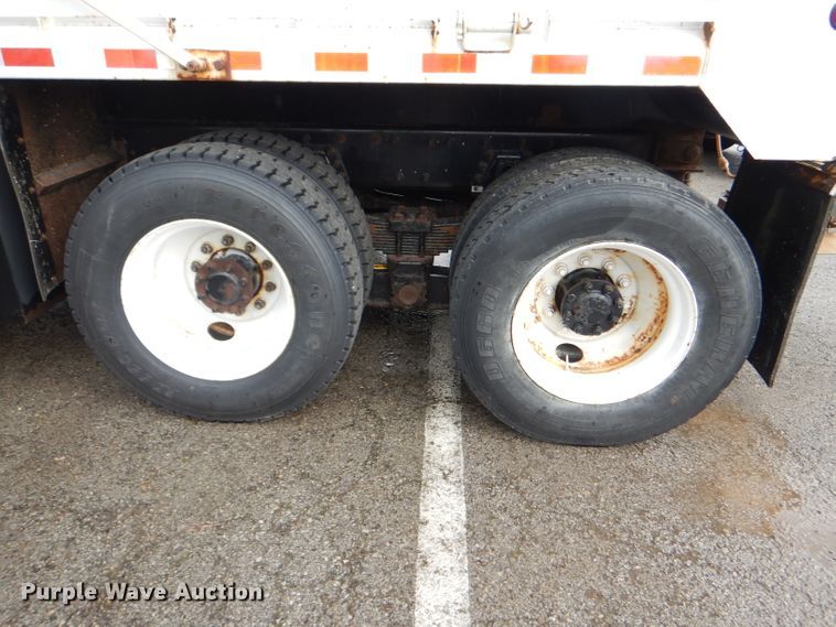 image for item DG4972 2007 International 7400 dump truck