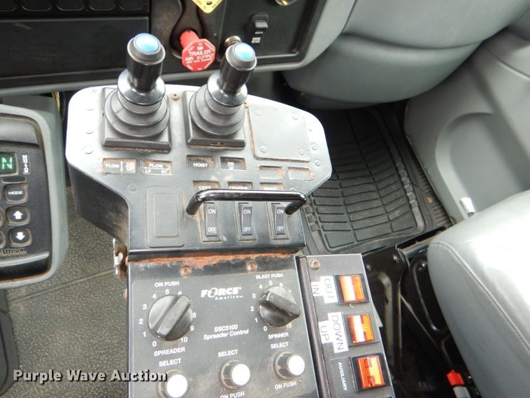 image for item DG4973 2007 International 7400 dump truck