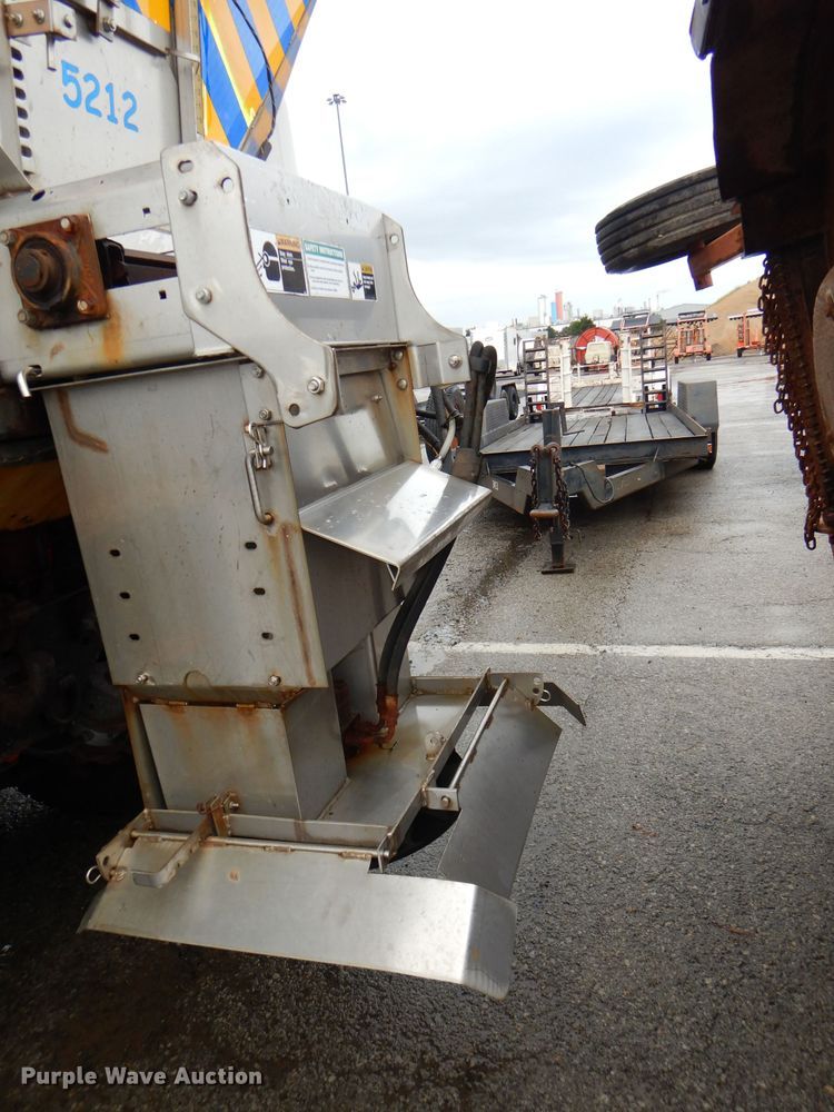 image for item DG4973 2007 International 7400 dump truck