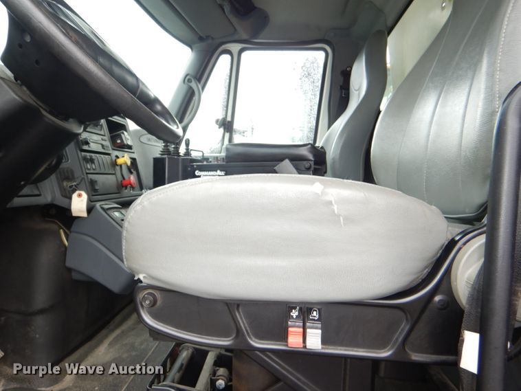 image for item DG4974 2007 International 7400 dump truck