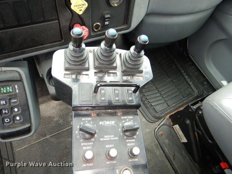 image for item DG4974 2007 International 7400 dump truck