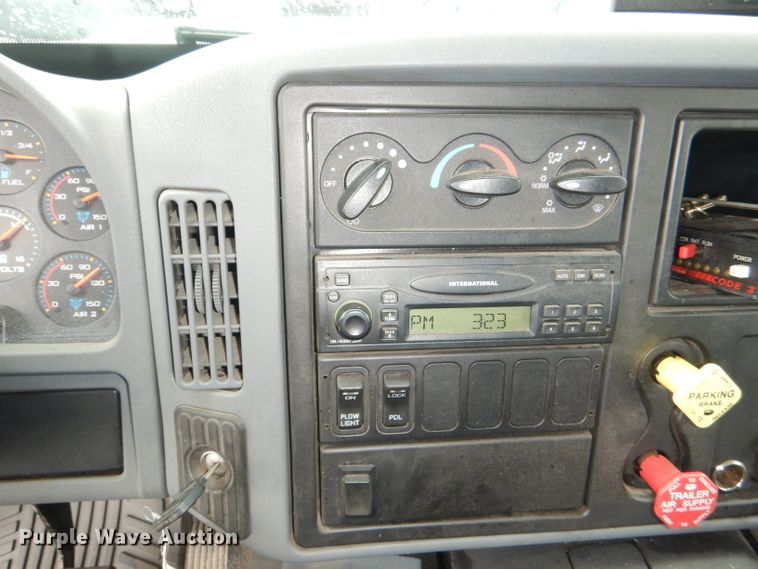 image for item DG4974 2007 International 7400 dump truck