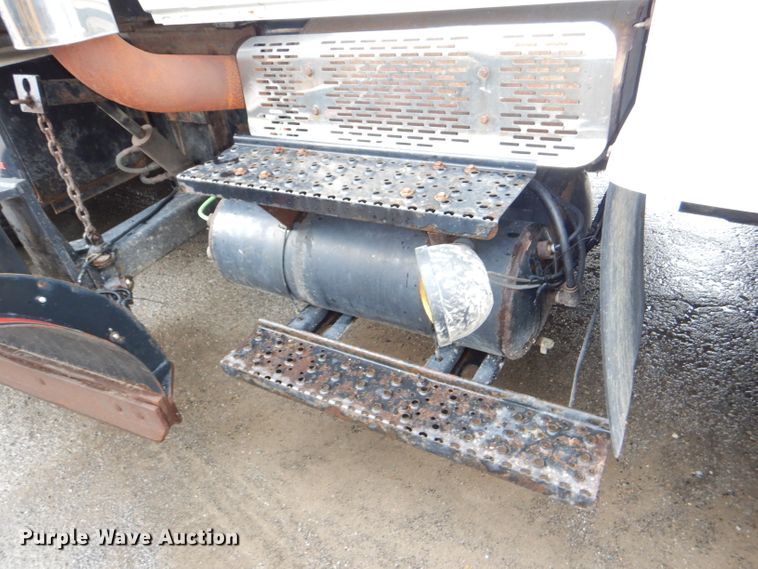 image for item DG4974 2007 International 7400 dump truck