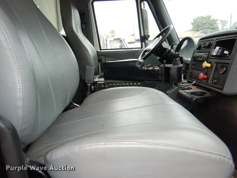 image for item DG4974 2007 International 7400 dump truck