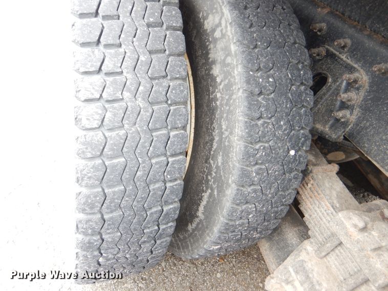 image for item DG4974 2007 International 7400 dump truck