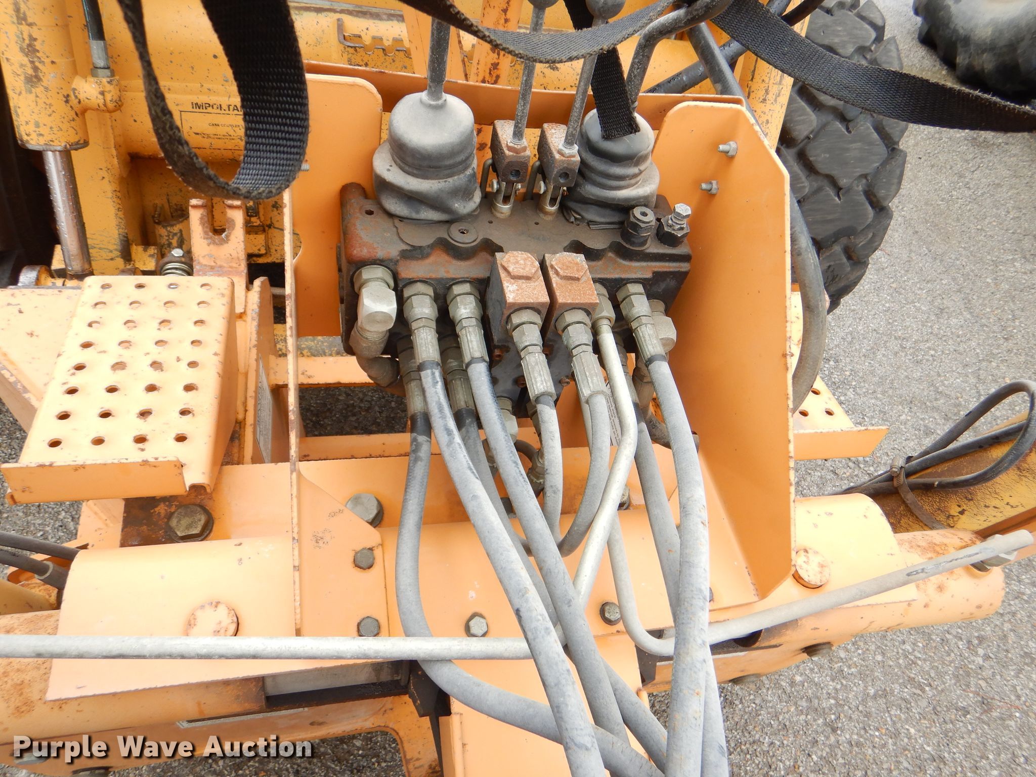Case D100XR backhoe attachment in Topeka, KS Item DG4976 sold