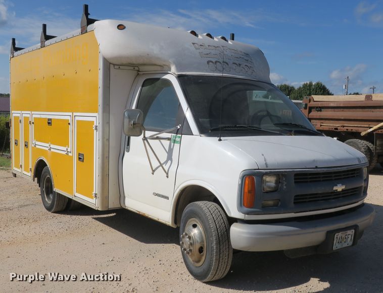 image for item DB10186 2002 Chevrolet Express G3500 box truck