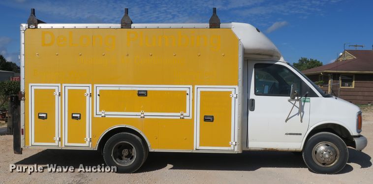 image for item DB10186 2002 Chevrolet Express G3500 box truck
