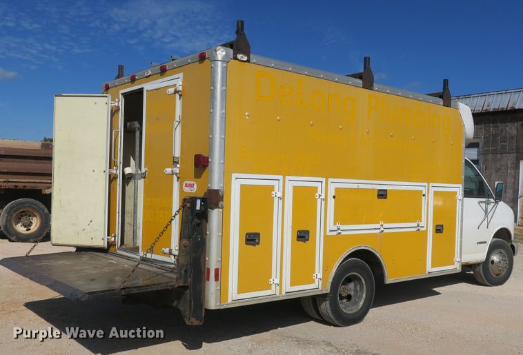 image for item DB10186 2002 Chevrolet Express G3500 box truck