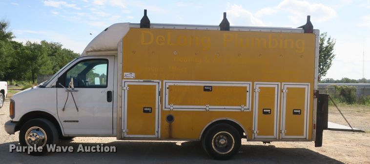 image for item DB10186 2002 Chevrolet Express G3500 box truck