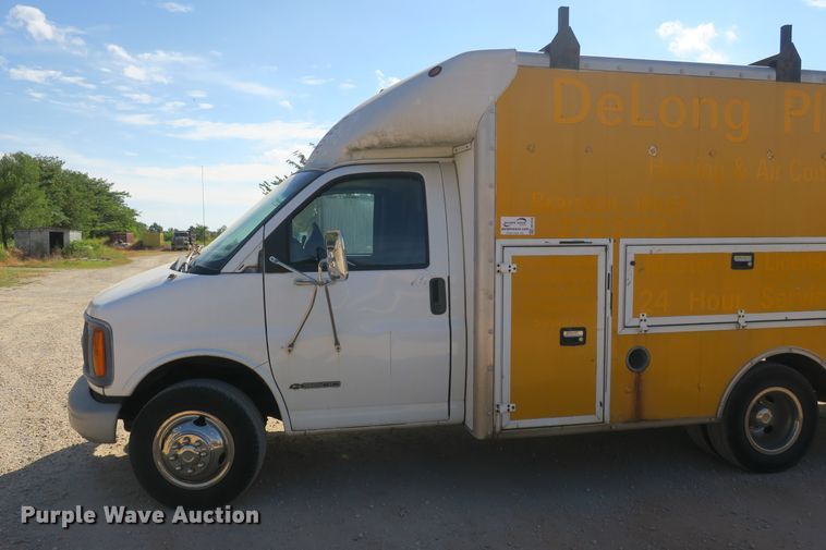 image for item DB10186 2002 Chevrolet Express G3500 box truck