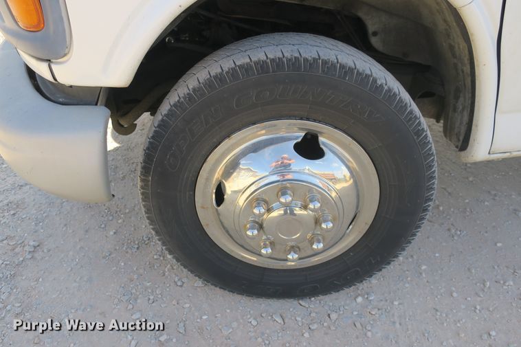 image for item DB10186 2002 Chevrolet Express G3500 box truck