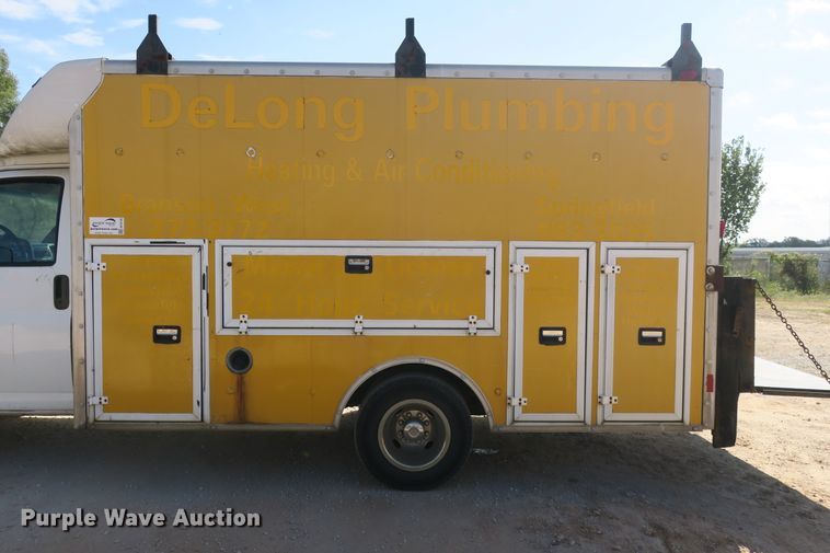 image for item DB10186 2002 Chevrolet Express G3500 box truck