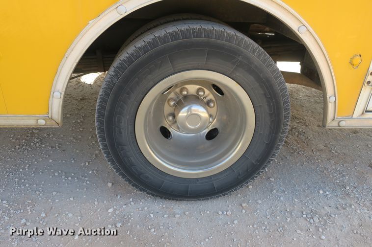 image for item DB10186 2002 Chevrolet Express G3500 box truck