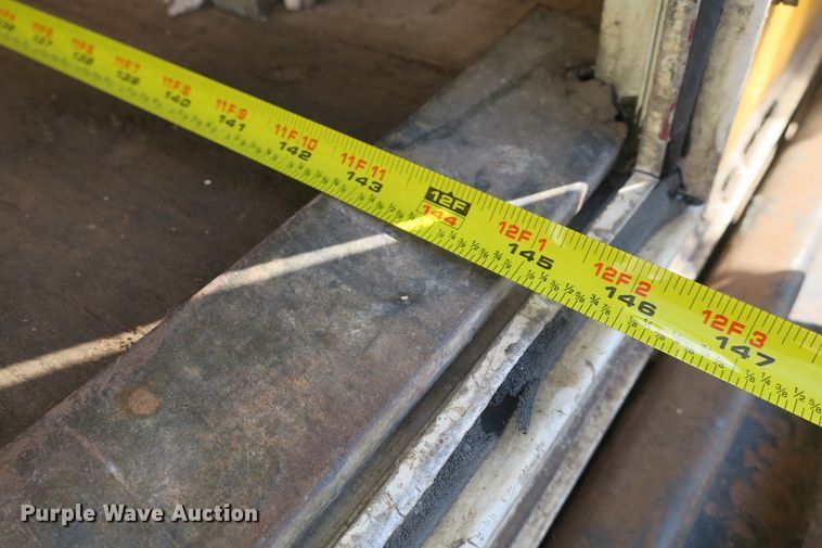 image for item DB10186 2002 Chevrolet Express G3500 box truck