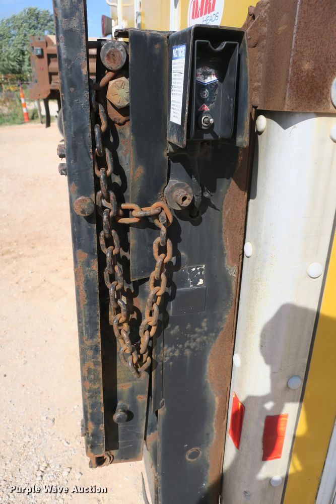 image for item DB10186 2002 Chevrolet Express G3500 box truck