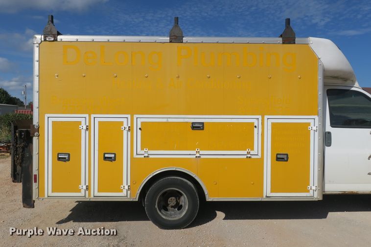 image for item DB10186 2002 Chevrolet Express G3500 box truck