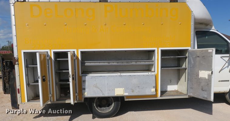 image for item DB10186 2002 Chevrolet Express G3500 box truck