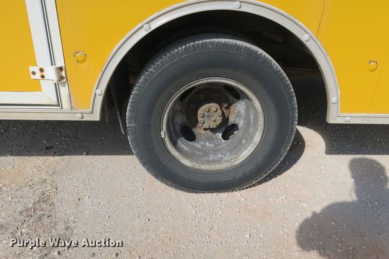 image for item DB10186 2002 Chevrolet Express G3500 box truck