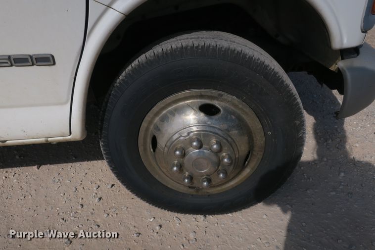 image for item DB10186 2002 Chevrolet Express G3500 box truck