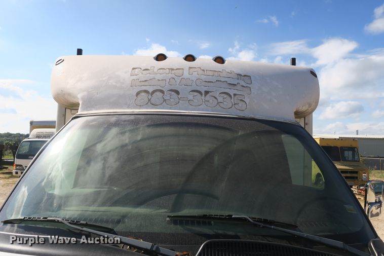 image for item DB10186 2002 Chevrolet Express G3500 box truck