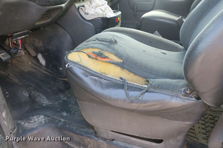 image for item DB10186 2002 Chevrolet Express G3500 box truck