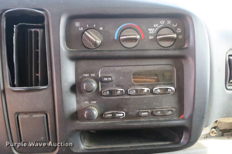 image for item DB10186 2002 Chevrolet Express G3500 box truck