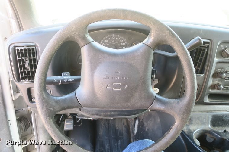 image for item DB10186 2002 Chevrolet Express G3500 box truck