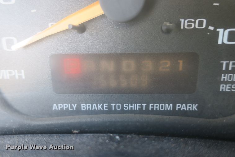 image for item DB10186 2002 Chevrolet Express G3500 box truck