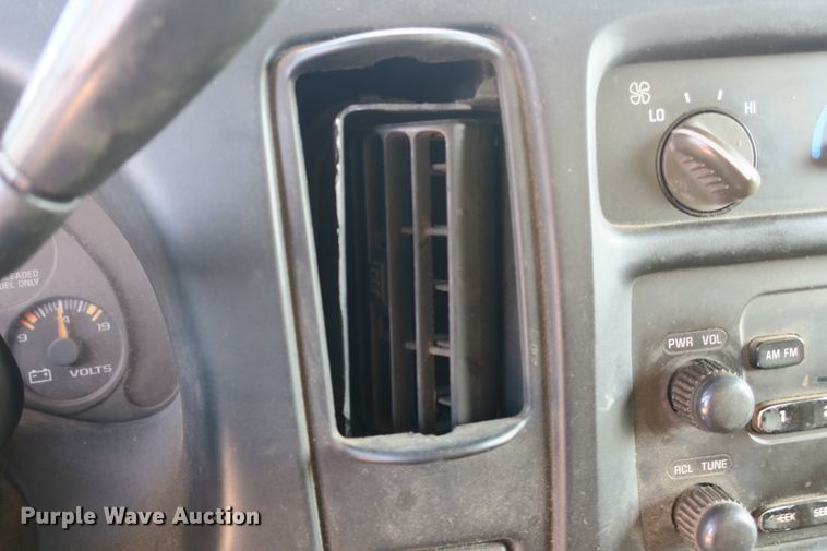 image for item DB10186 2002 Chevrolet Express G3500 box truck