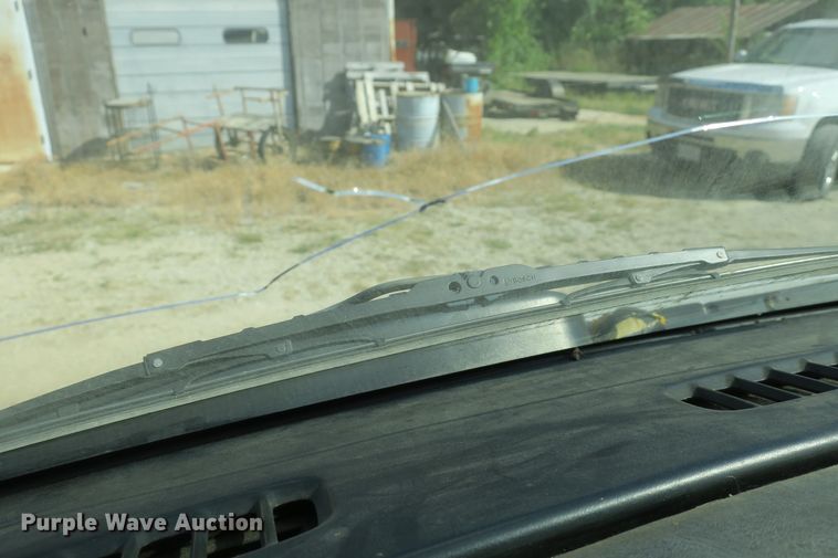 image for item DB10186 2002 Chevrolet Express G3500 box truck