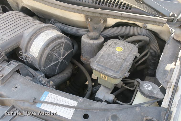 image for item DB10186 2002 Chevrolet Express G3500 box truck