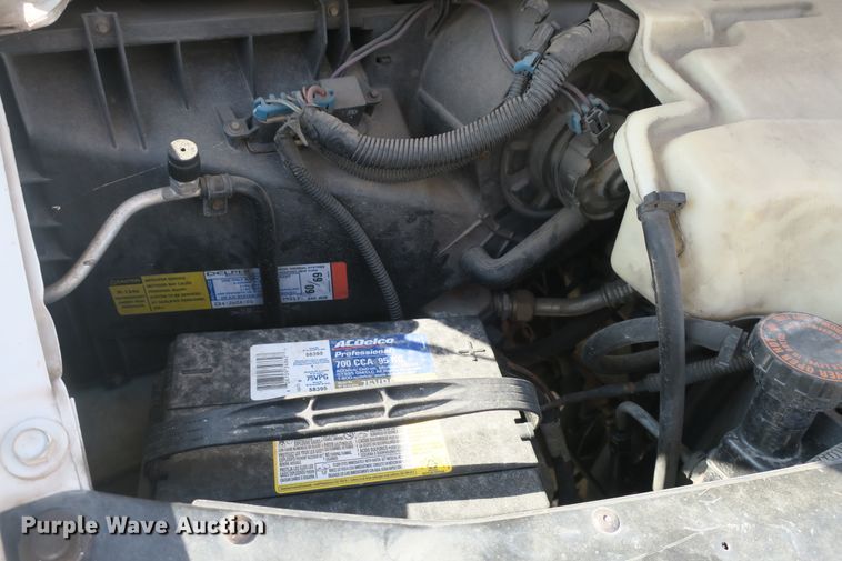 image for item DB10186 2002 Chevrolet Express G3500 box truck